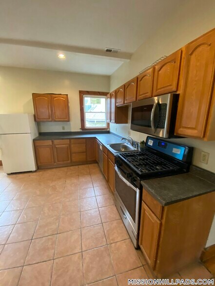 Building Photo - 10 Westminster Ave