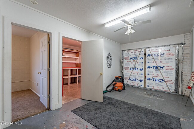 Building Photo - 2808 S Terrace Rd