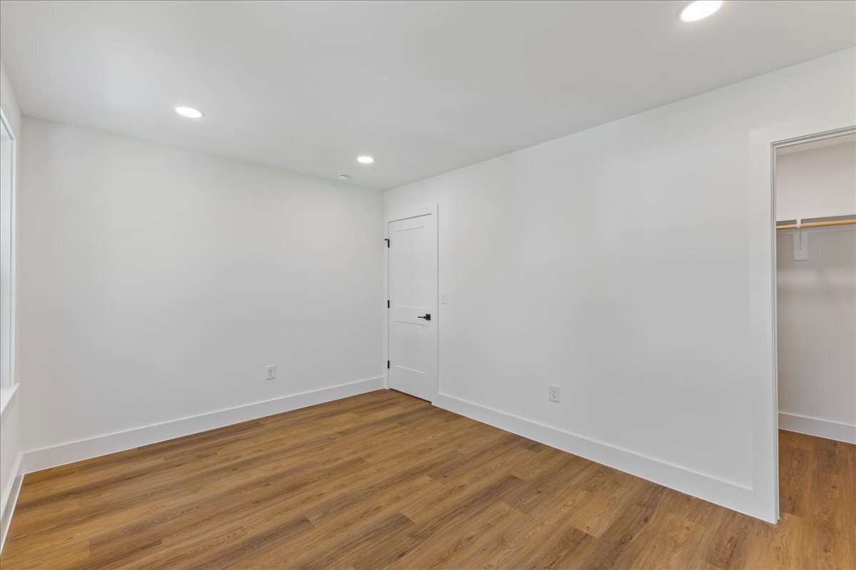 Building Photo - 803 Dupree St