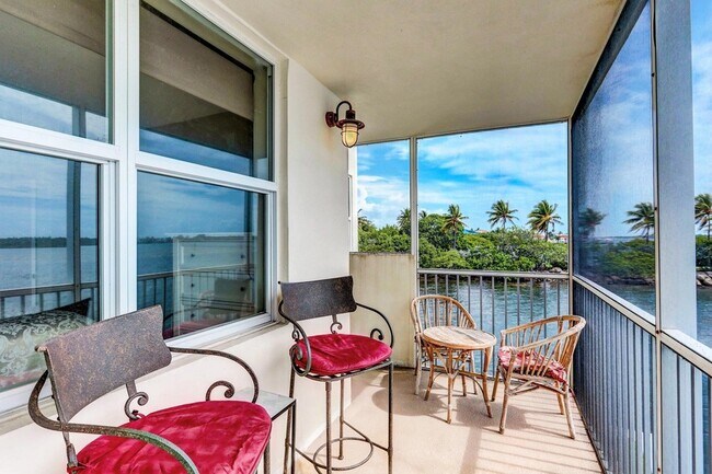 Building Photo - 1820 New Palm Way