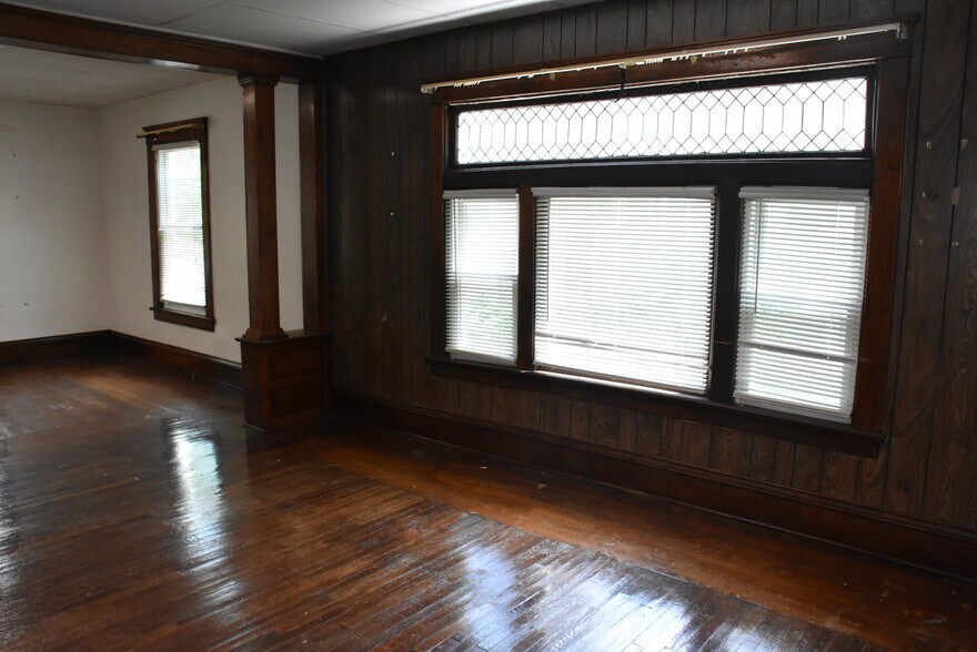 Building Photo - 566 North St