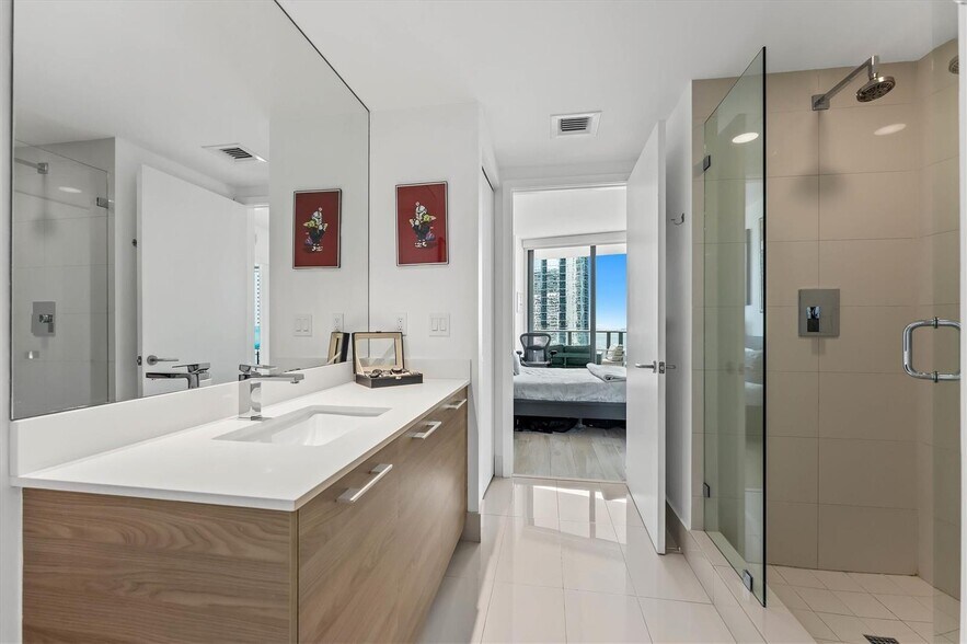 Building Photo - 1300 S Miami Ave