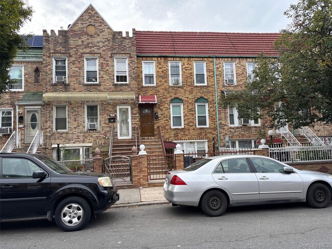 Primary Photo - 688 E 43rd St