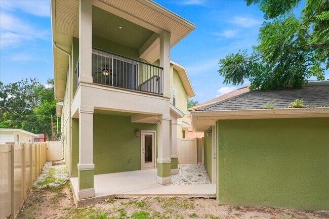 Building Photo - 2403 S Shine Ave