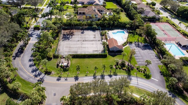 Building Photo - ** COURTYARDS AT QUAIL WOODS ** 2 BED + DEN / 2 BATH - TOWNHOME - NORTH NAPLES - ANNUAL RENTAL