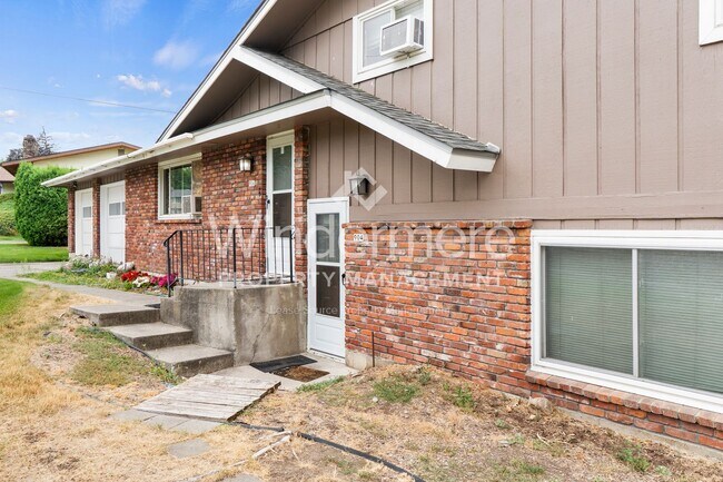 Building Photo - Freshly Updated 2 Bed 1 Bath Spokane Valley property with detached garage / Shop