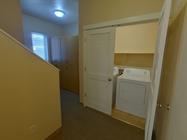 Building Photo - Alder Duplexes on 17th