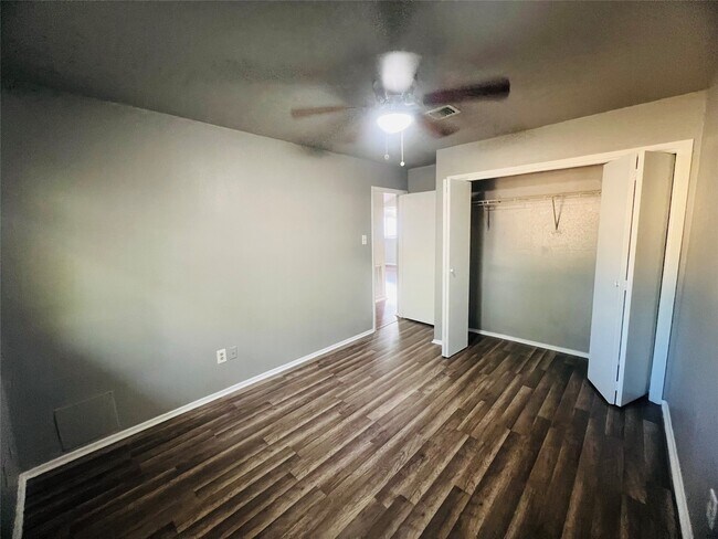 Building Photo - 6702 Valerian Ln