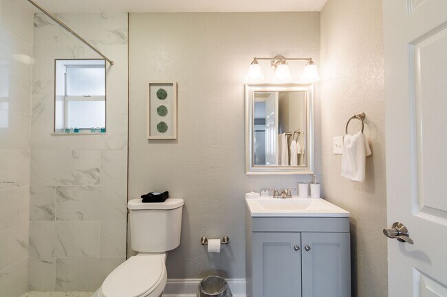 Building Photo - Fully Furnished 3BR/2BA St. Pete Home – Modern Updates & Prime Location