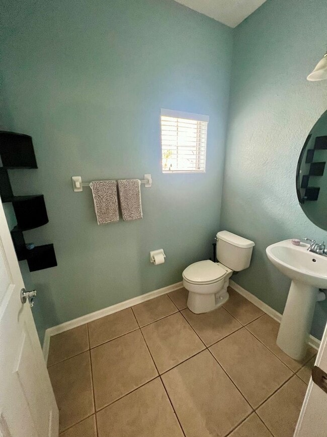 Building Photo - 3 Bedroom, 2.5 bath in Waterford Lakes ...