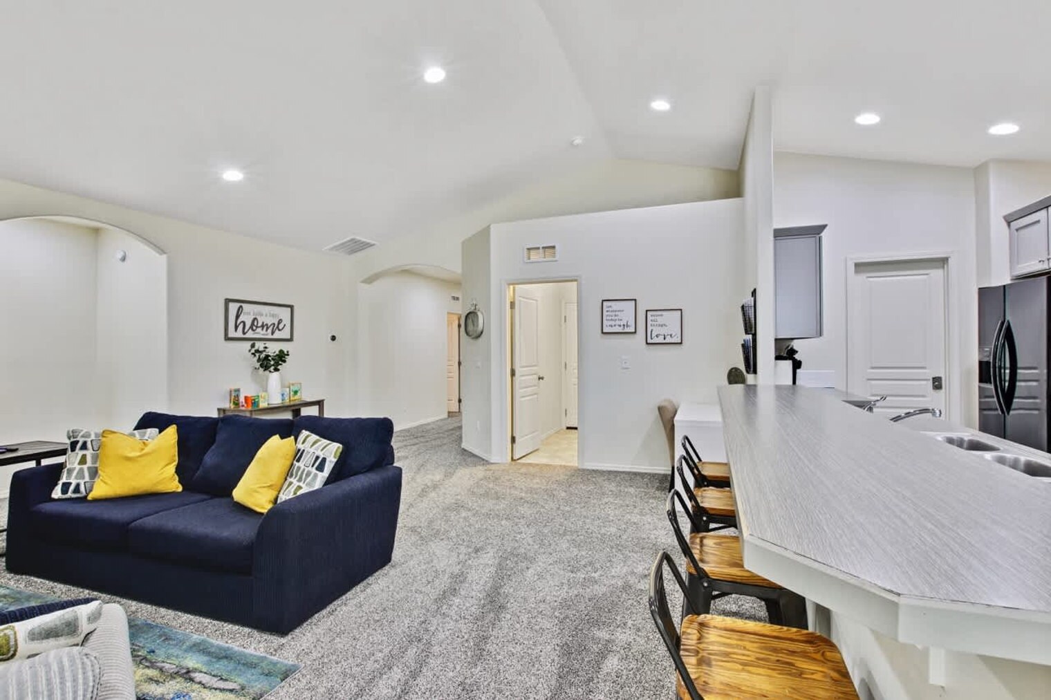 Building Photo - 2213 E Elm Grove Dr