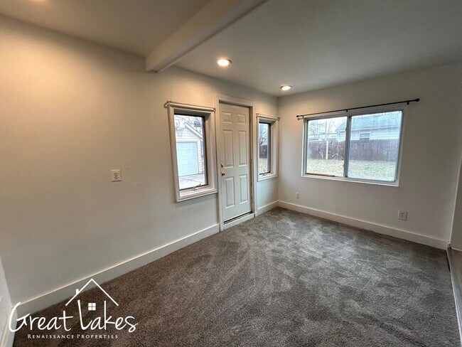 Building Photo - Charming 2 Bedroom 1 Bathroom now available for rent!