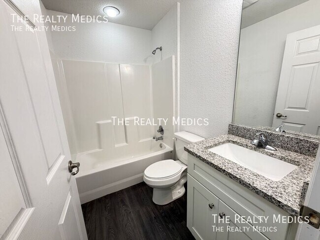 Building Photo - 303 Sequoia Dr