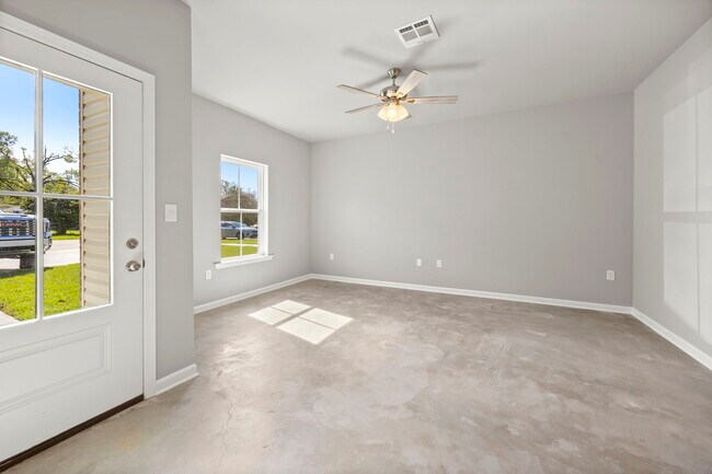 Building Photo - 18627 Greenwell Springs Rd