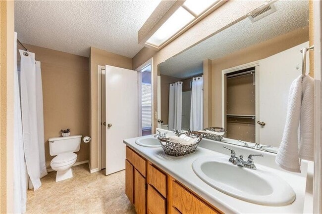 Building Photo - 3010 Red Bay Dr