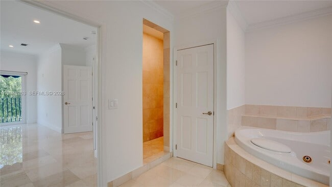 Building Photo - 500 SW 51st Ct