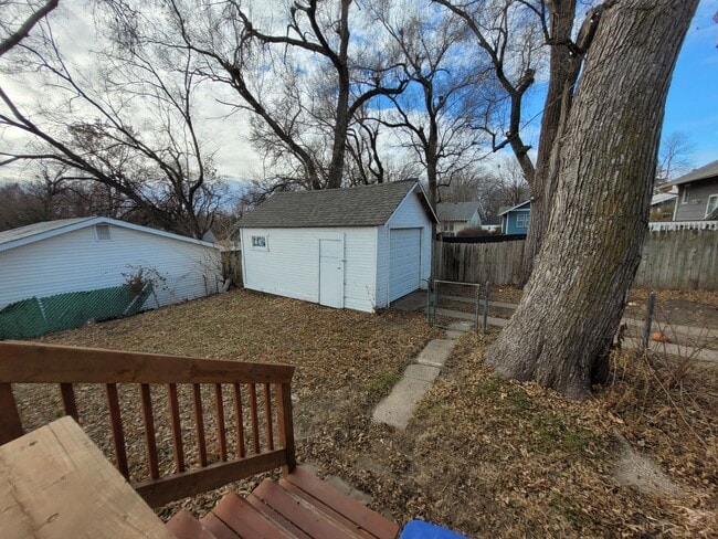 Building Photo - 2 Bedroom, 1 Bathroom Home with Deck