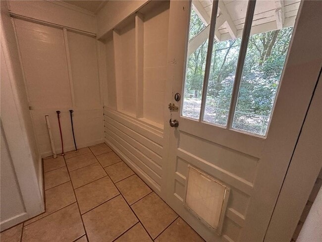 Building Photo - 909 Pansy Ct
