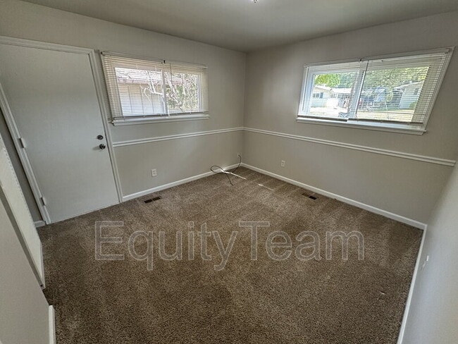 Building Photo - 7833 Kirkland Dr