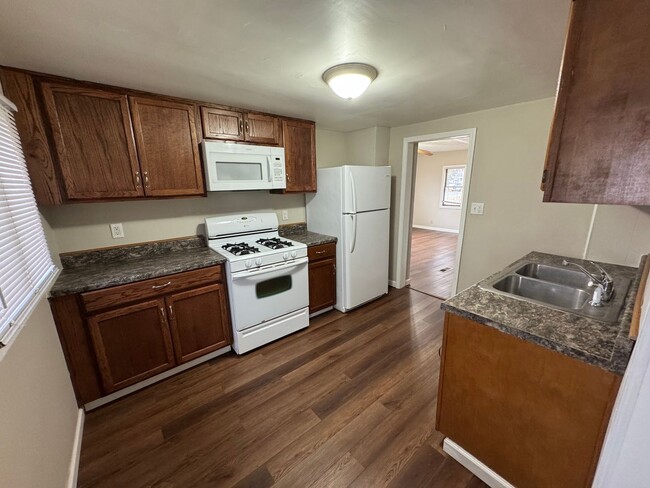 Building Photo - Charming 2-Bedroom Home with Central Air a...