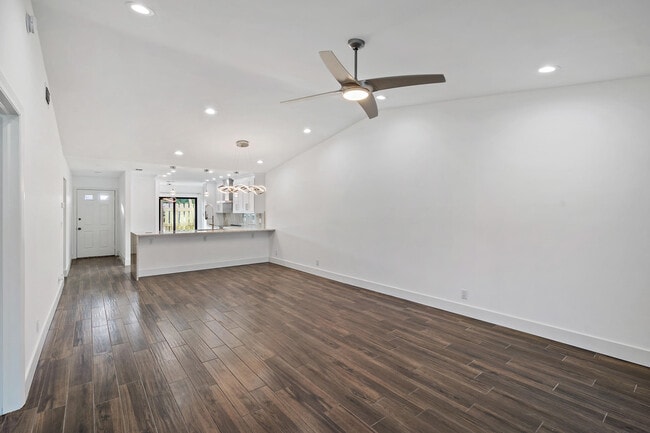 Building Photo - 131 Palm Ave