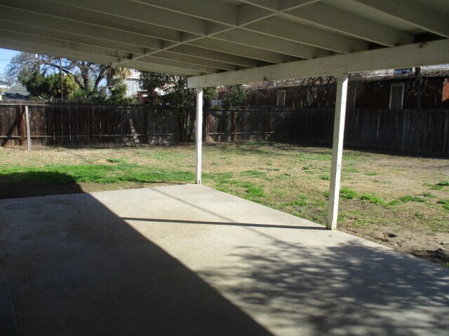 Building Photo - SW Visalia Home coming soon!!