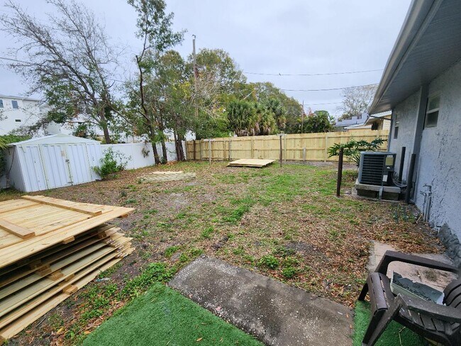 Building Photo - 4719 W Wallace Ave