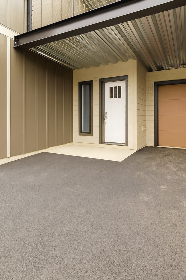 Building Photo - Your Bend Retreat: Spacious Townhouse with...