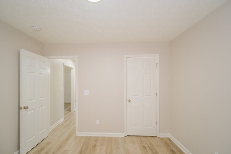 Building Photo - 775 Pebble Blvd