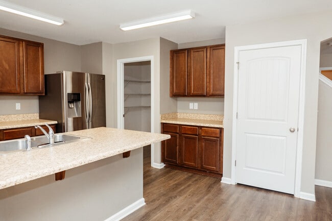 Building Photo - 4624 Plover Dr