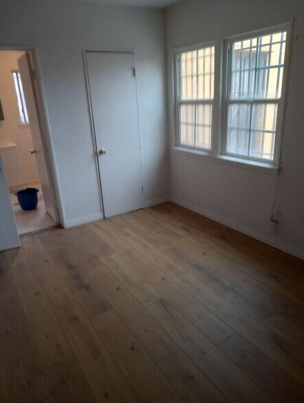Building Photo - 9417 S Normandie Ave