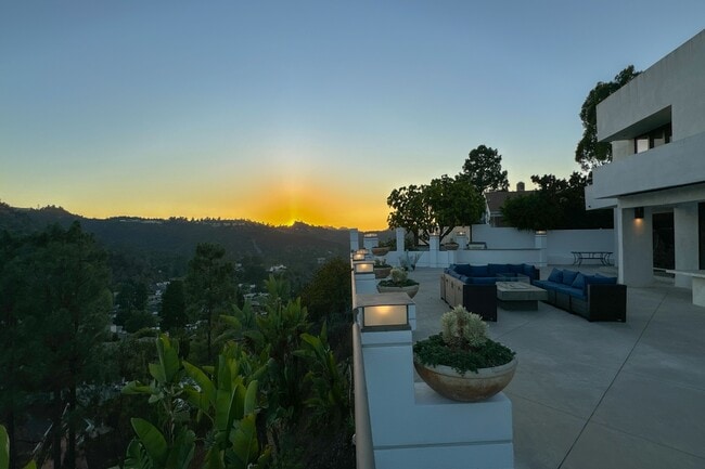 Building Photo - 11470 Dona Evita Dr