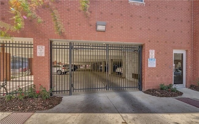 Building Photo - Stylish 2 Bedroom 2 Bath Condo @ Crimson Commons Available Fall 2026! Apply Now!