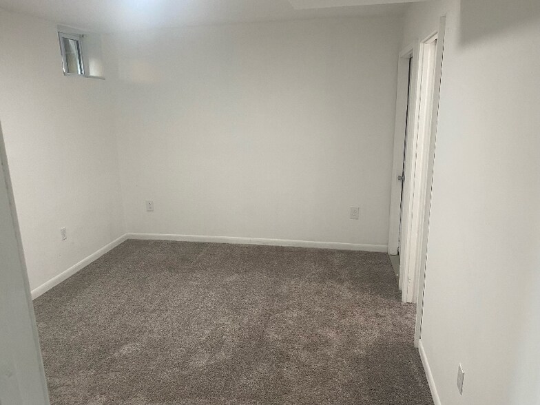 Building Photo - 2729 Custer Ave