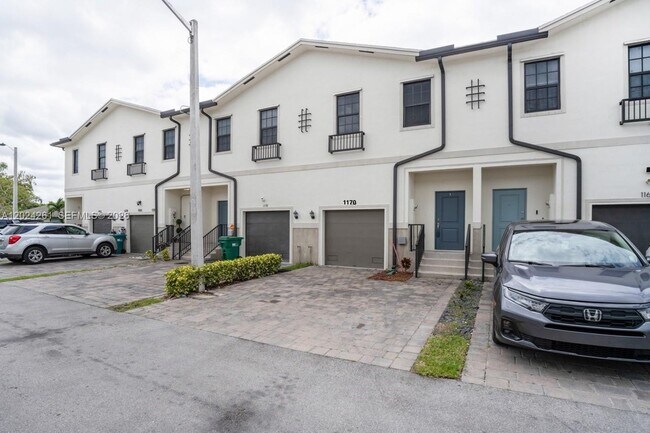 Building Photo - 1170 SW 7th Ct