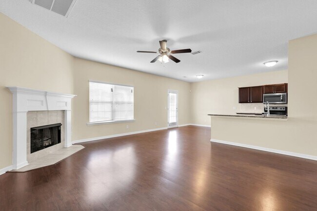 Building Photo - 659 Red Oak Ln