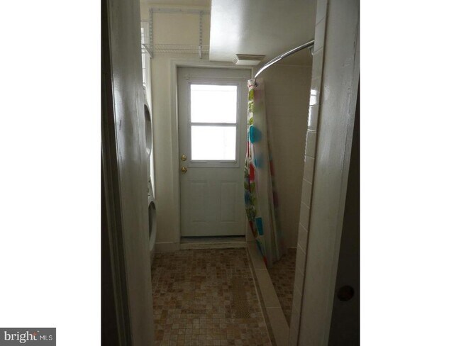 Building Photo - 428 N 31st St