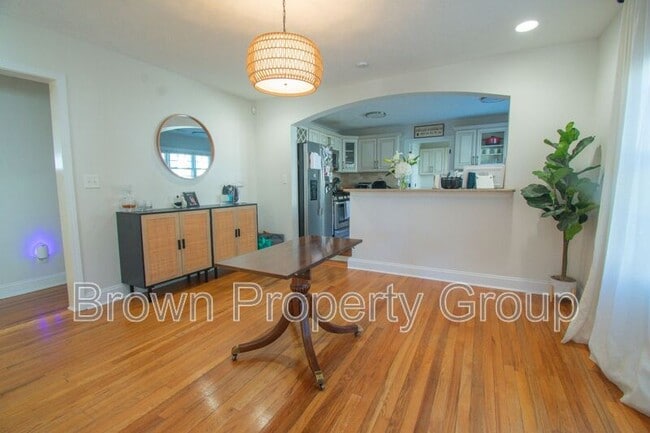 Building Photo - 205 Bethune St