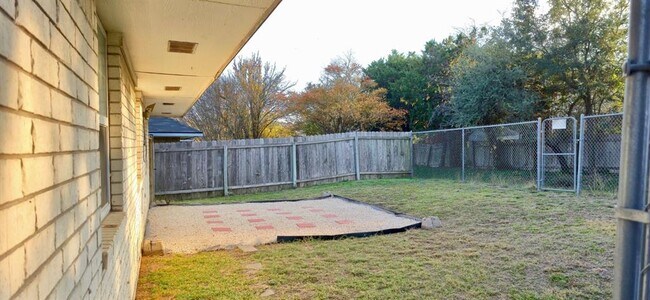 Building Photo - 405 Northern Trail