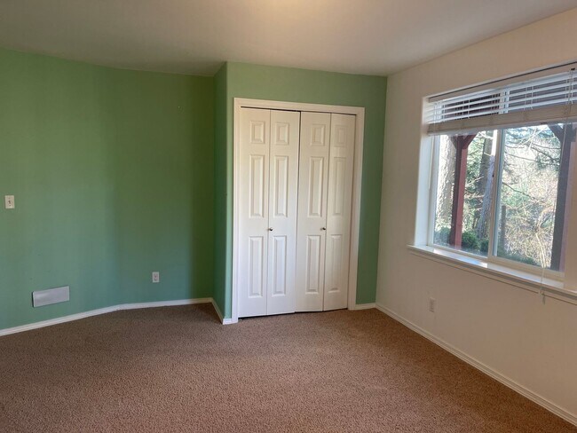 Building Photo - Gorgeous custom built home