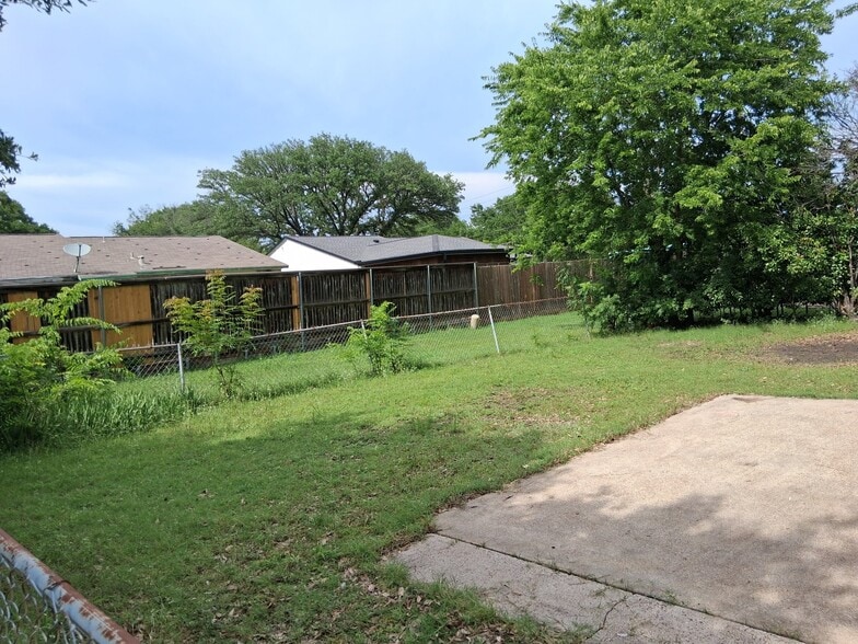 Building Photo - 563 Cumberland Dr
