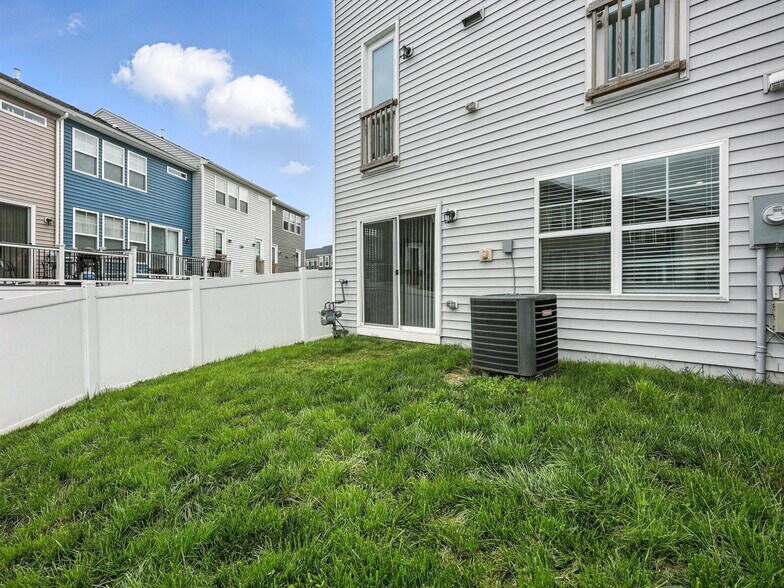 Building Photo - 18286 Summit Pointe Dr