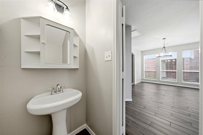Building Photo - 3711 Slocom Dr