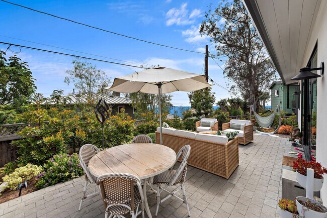Building Photo - Modern Coastal Lease in Top of the World