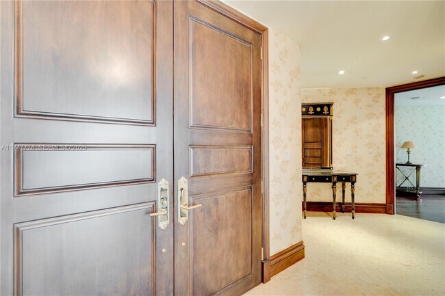 Building Photo - 16047 Collins Ave