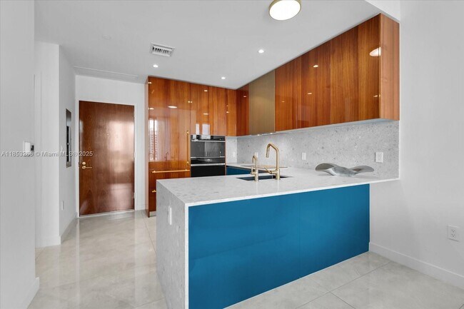 Building Photo - 2678 Tigertail Ave