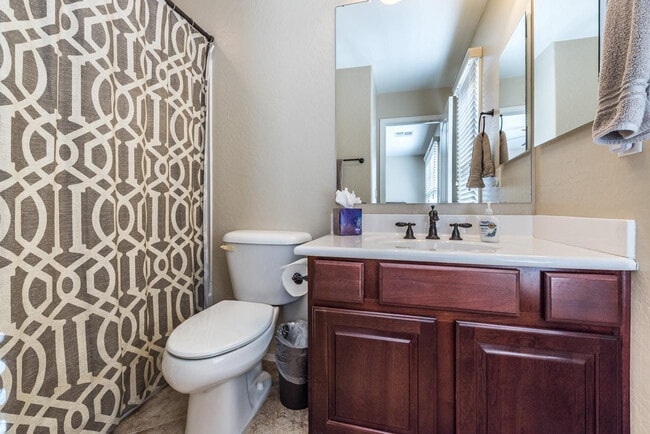 Building Photo - 1628 E Canyon Creek Dr