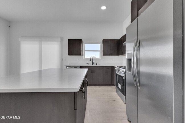 Building Photo - 5981 Ruidoso Downs St