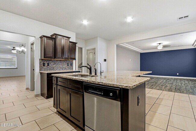 Building Photo - 14705 Tierra Escape Ave