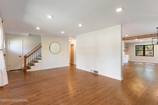 Building Photo - 810 Beechwood Rd